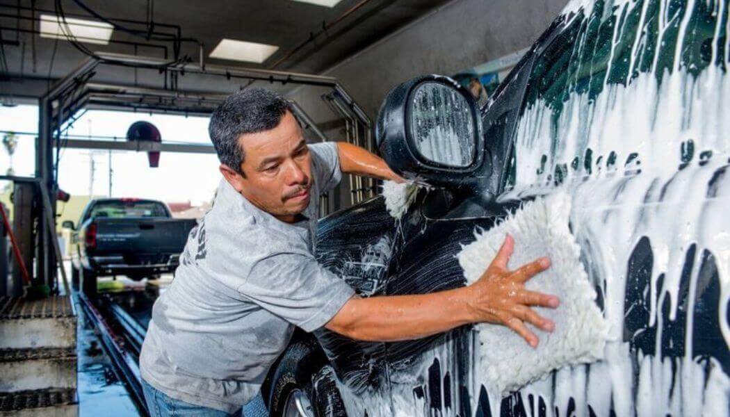 Rửa khi trước khi dùng máy đánh bóng